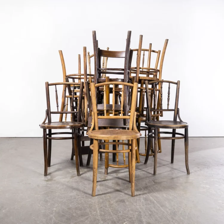 Chaises de salle à manger Debrecen en bois bentwood à dossier fuselé des années 1940 - Mixte - Bonnes quantités disponibles