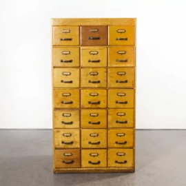 Engelse eikenhouten hoge ladekast met meerdere laden uit de jaren 50 – Twenty One Drawers