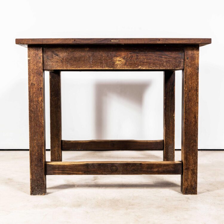 Table de laboratoire scolaire en chêne anglais et iroko des années 1950 – carrée