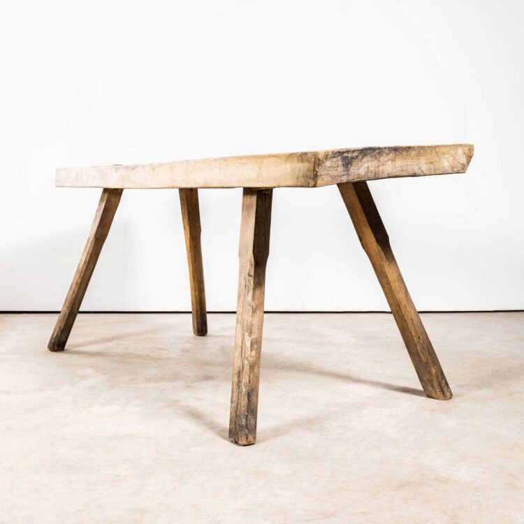 Table de boucher hongroise originale des années 1950 – Wide Stance