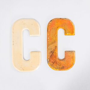 Kleine Amerikaanse vintage tankstation emaille marquee letter uit de jaren 50 - C