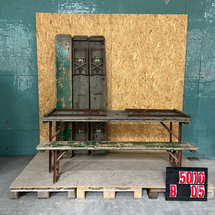 Groene ex-leger grote Franse opvouwbare bank en tafelset uit de jaren 50