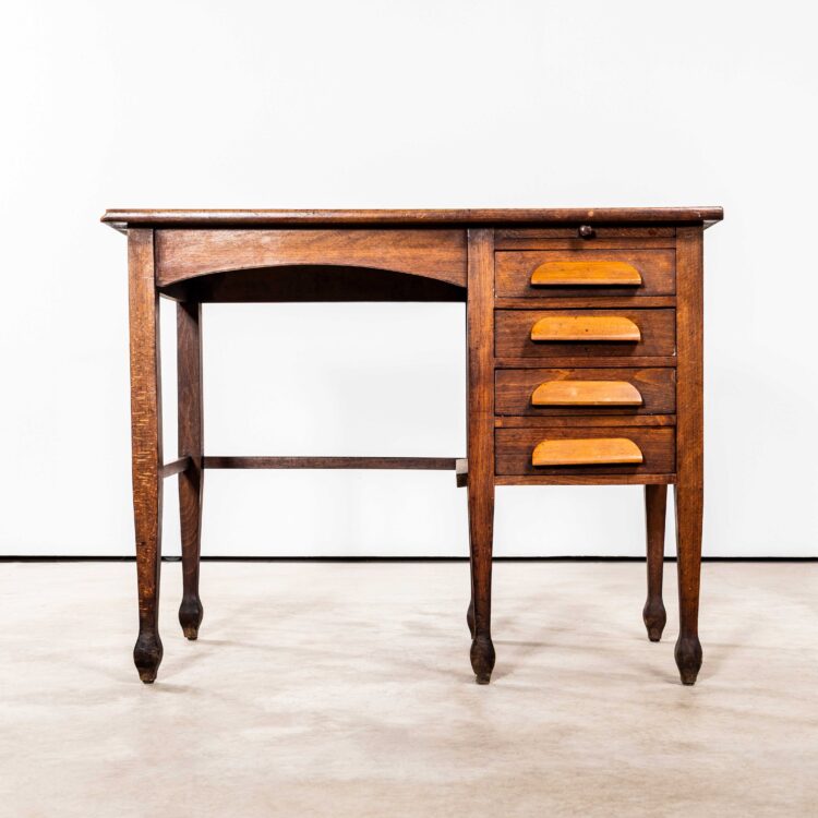 Engelse eikenhouten compact bureau uit de jaren 40 – vier laden
