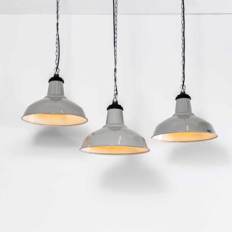 Industriële geëmailleerde grijze hanglampen van Thorlux uit de jaren 50 – 16 inch