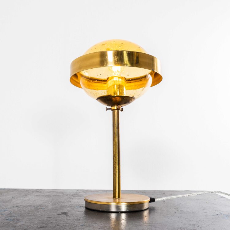 Tafellamp van messing en amberkleurig glas uit de jaren 60