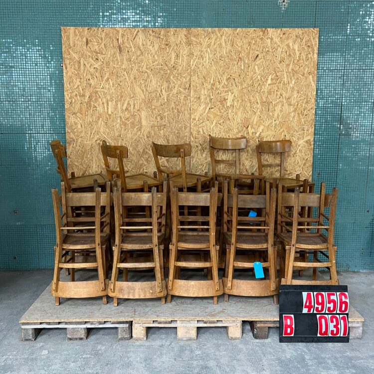 Eenvoudige warme eikenhouten caféstoelen uit de jaren 50