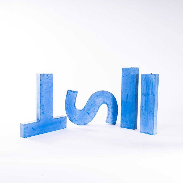 Lettres d'enseigne métallique françaises originales des années 1950, grand format – Bleu délavé