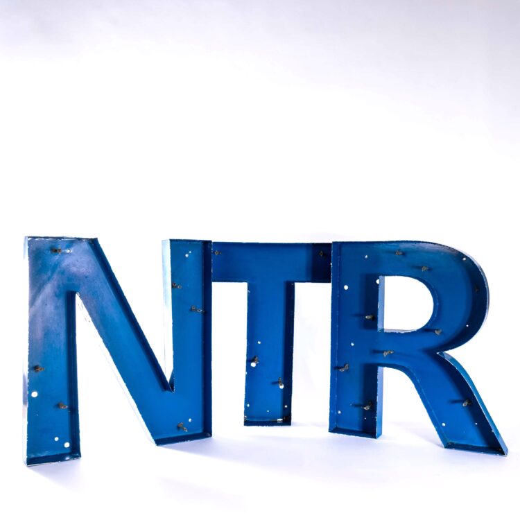 Lettres d'enseigne métallique françaises originales des années 1950, grand format – Bleu foncé