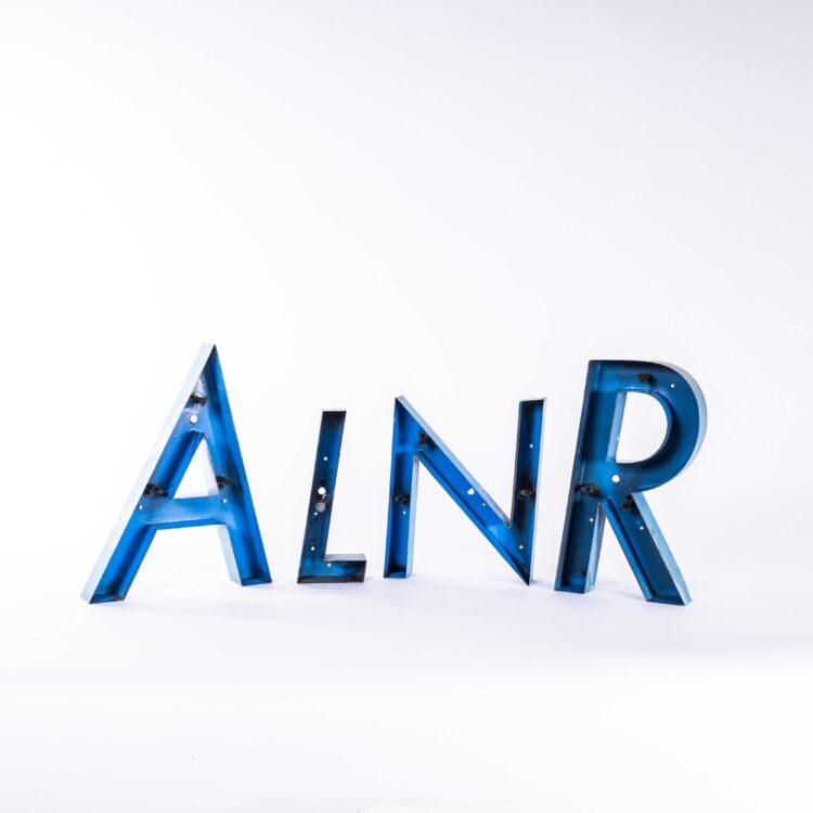 Lettres d'enseigne métalliques françaises originales des années 1950, grand format – Bleu vif