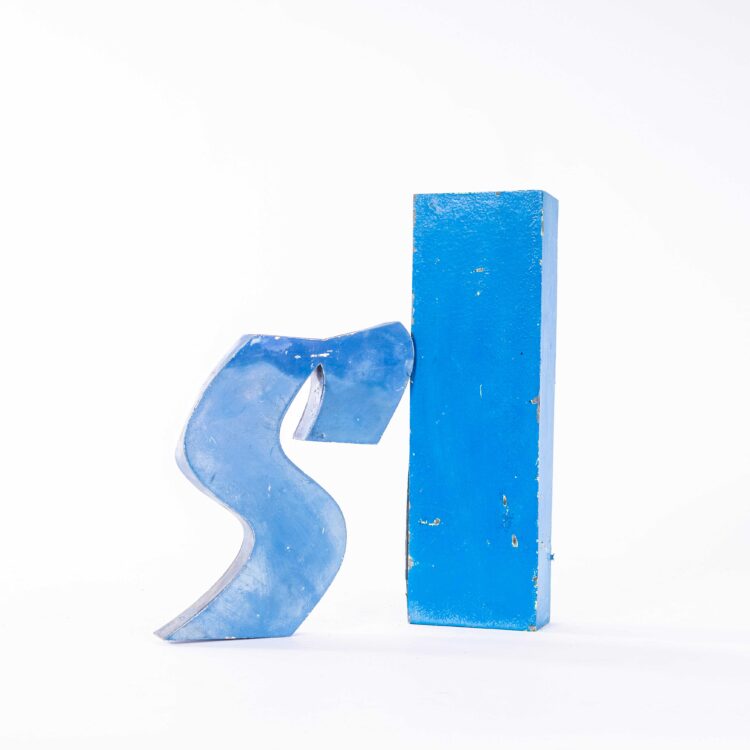 Lettres d'enseigne métallique françaises originales des années 1950, grand format – Bleu ciel