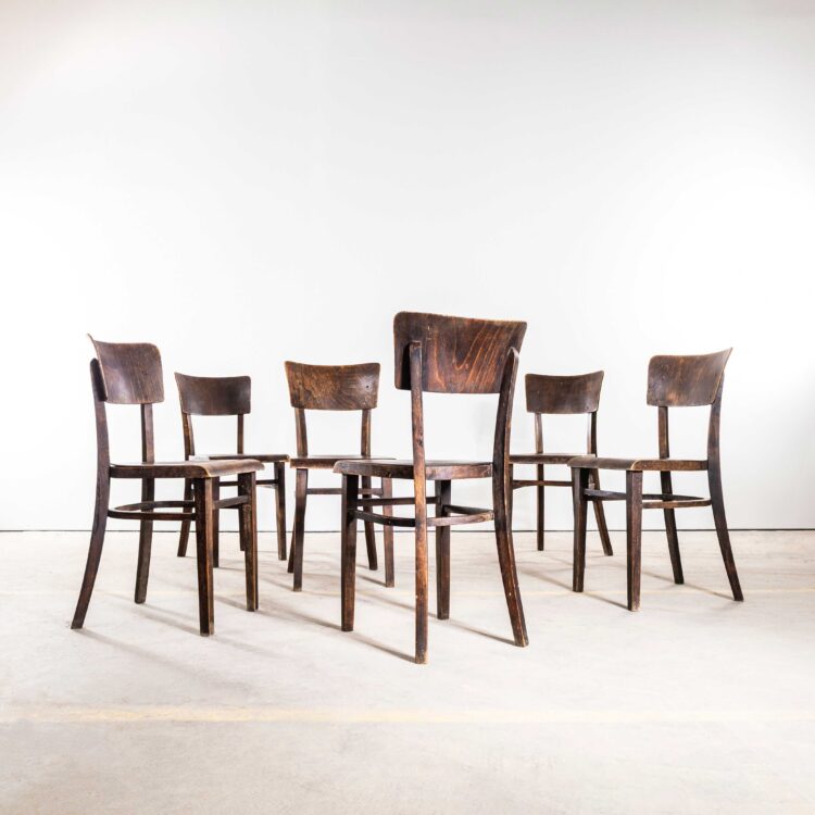Chaises de salle à manger Thonet élégantes en noyer foncé, dossier haut, années 1950 – Ensemble de six