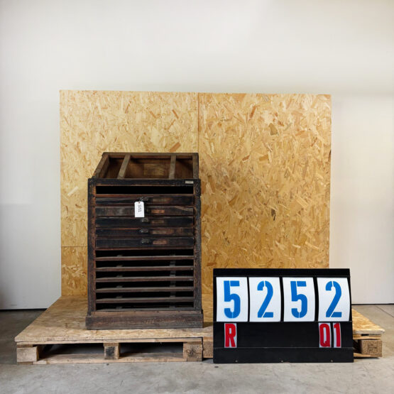 Rayonnages typographiques d'imprimerie d'origine des années 1920