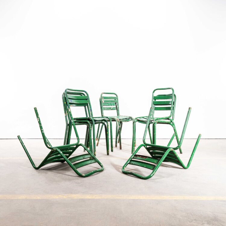Originele Franse Tolix T2 groene eetkamerstoelen uit de jaren 50
