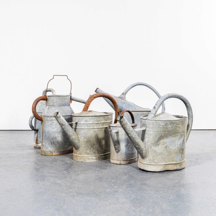 Annaffiatoio francese originale zincato degli anni '50 senza ugello