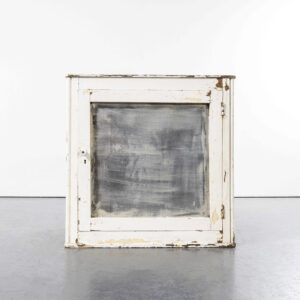 Kleine bijkeukenkast in een landhuis uit de jaren 1930