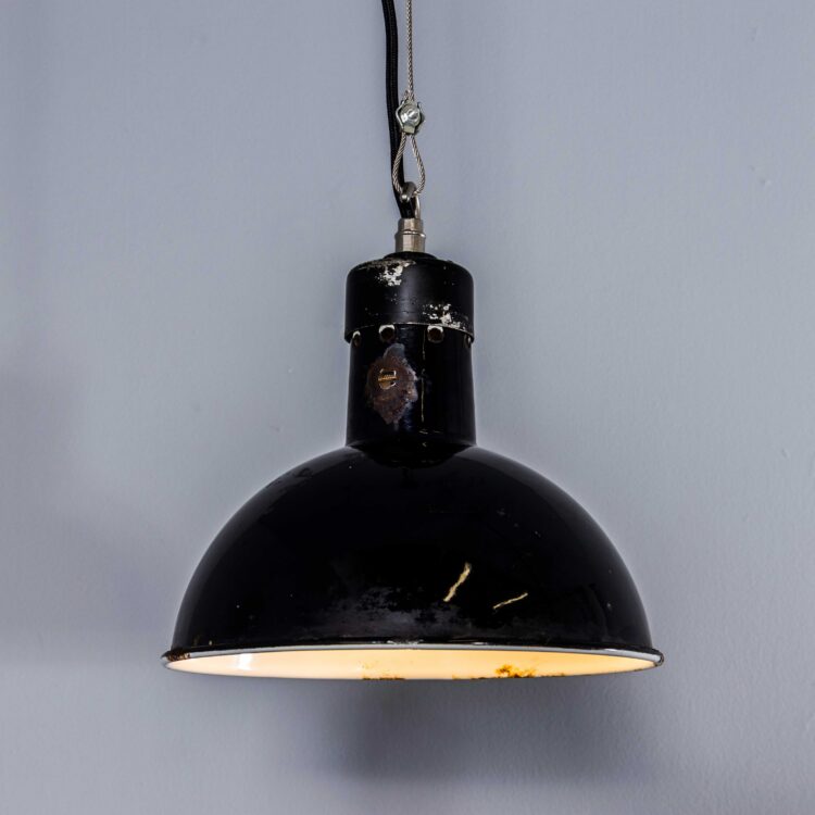 Lampade da fabbrica in smalto nero inglese degli anni '40 - 10 pollici