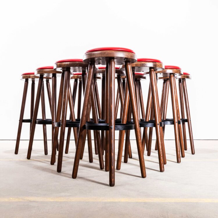 Originale französische rote Polsterhocker aus den 1970er Jahren