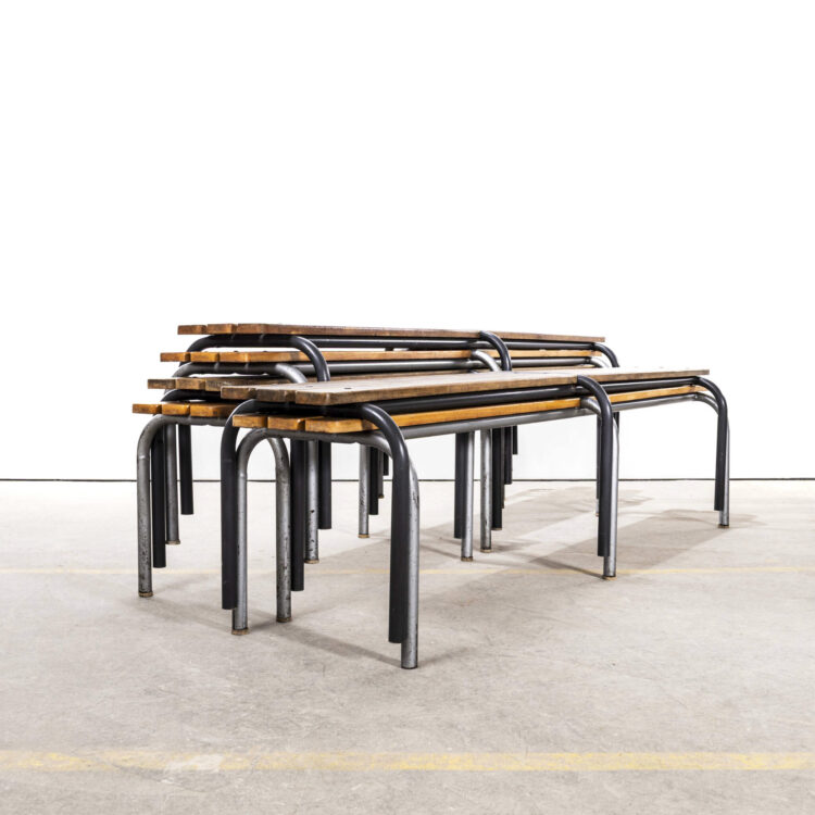 Bancs à lattes longues en bois de Mullca français d'origine des années 1960, de couleur grise