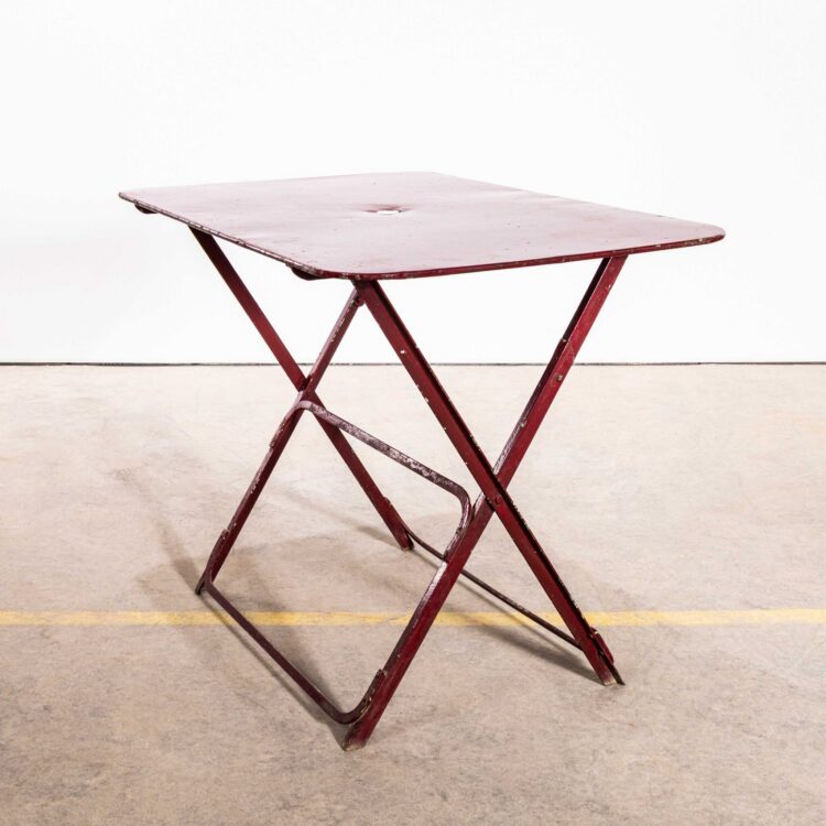 Table à manger pliante rectangulaire en métal rouge foncé des années 1950