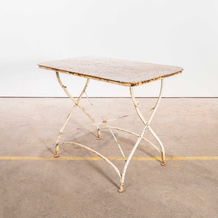 Table de jardin pliante blanche et lourde des années 1950