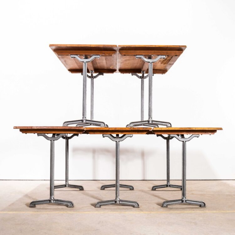 Originele Fischel Bistro eettafels met gegoten onderstel uit de jaren 1940 (5409)
